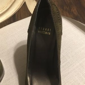 Hunter green suede shoes with wooden heels